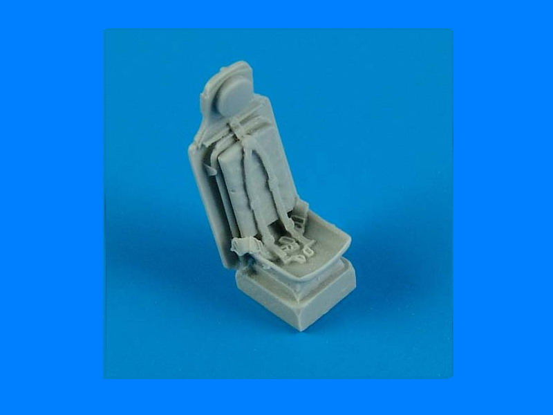 QB72397 P-51D Mustang seat with safety belts 1/72